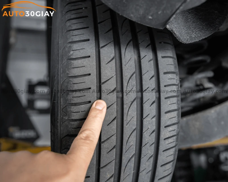 Kỹ thuật kiểm tra và đánh giá tình trạng lốp xe ô tô