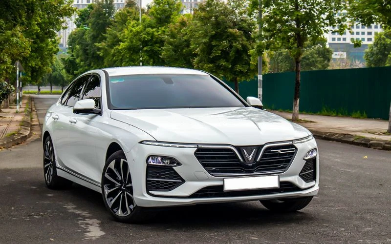 So sánh giá bán VinFast Lux A2.0 với các đối thủ