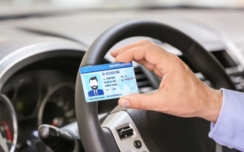 Lái xe 29 chỗ cần bằng gì?