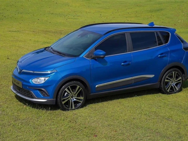 So sánh thiết kế ngoại thất giữa VinFast VF e34 và Nissan Leaf