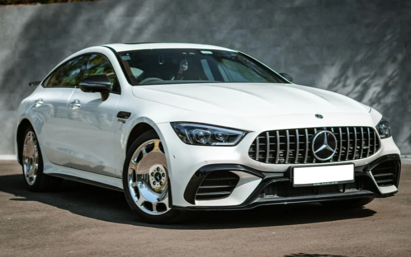 Động cơ và hiệu suất vận hành của VinFast Lux A2.0 và Mercedes C200