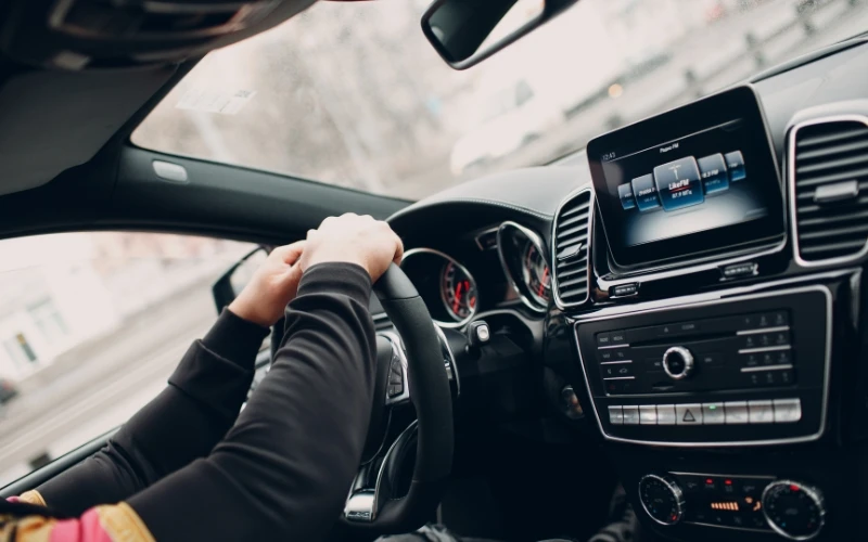 Trang bị an toàn trên VinFast Lux A2.0 và Mercedes C200