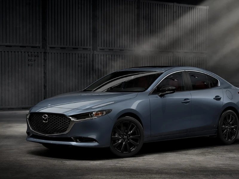 So sánh giá bán giữa Mazda 3 và VinFast Fadil