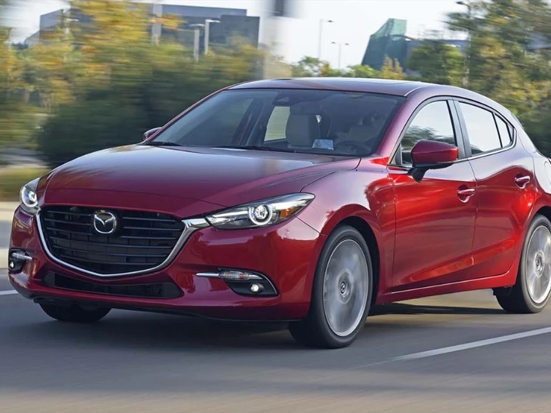 Ưu điểm và nhược điểm của Mazda 3 và VinFast Fadil
